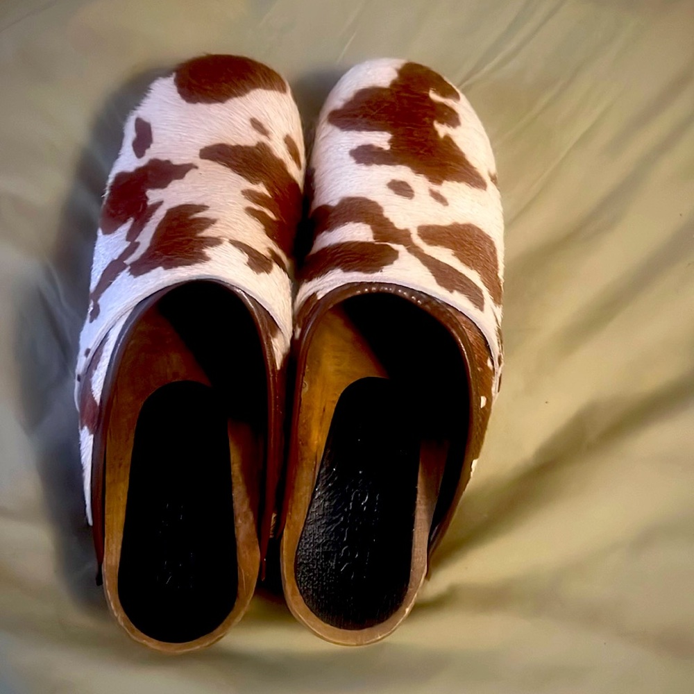 Sanita women’s cow print clogs